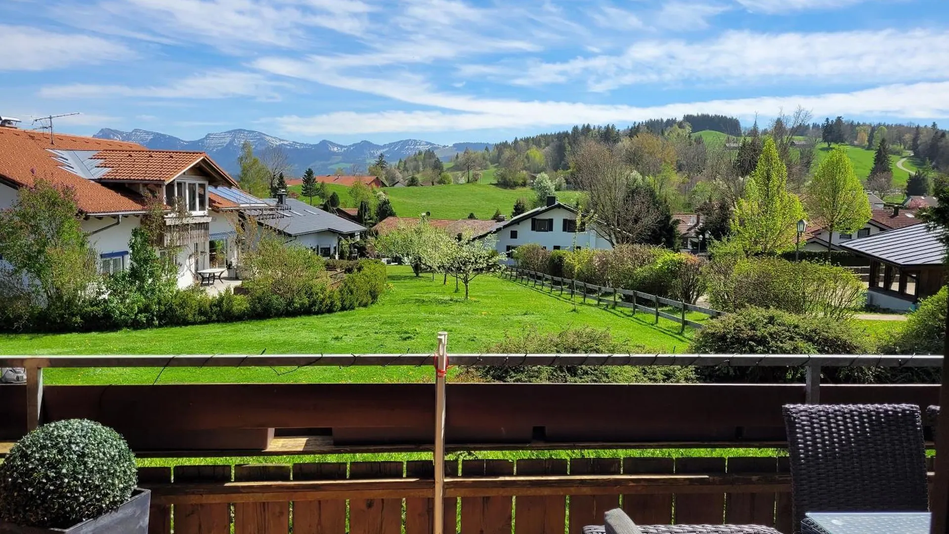 Lindners Hideaways - Bergnest Lodge - Bergblick Fewo 6 Pers Balkon Garten Hund Ski Unterkunft Luftkurort Oberreute Naehe Buchenegger Wasserfaelle Eistobel Bodensee 0*,  Germany