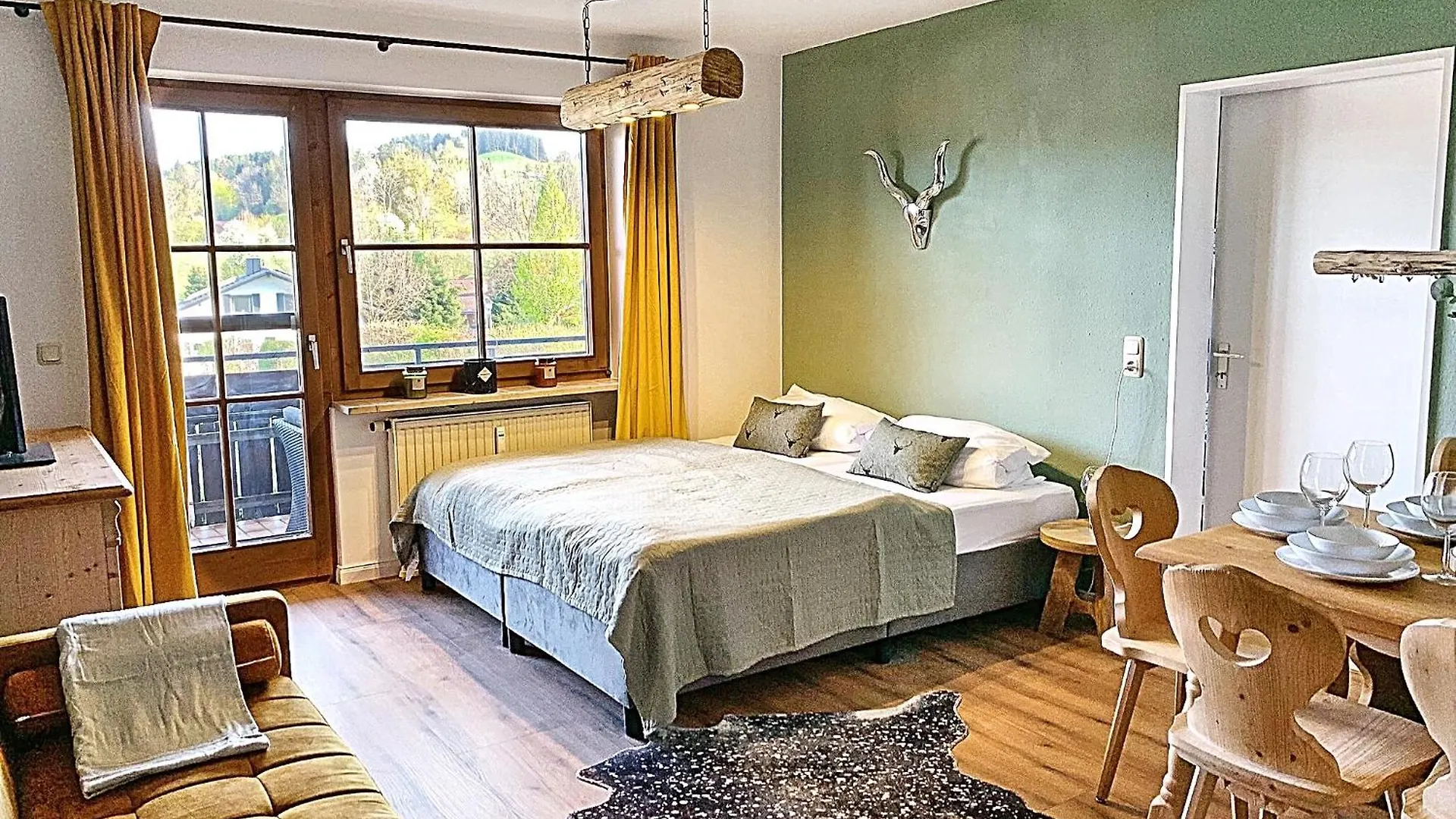 Lindners Hideaways - Bergnest Lodge - Bergblick Fewo 6 Pers Balkon Garten Hund Ski Unterkunft Luftkurort Oberreute Naehe Buchenegger Wasserfaelle Eistobel Bodensee